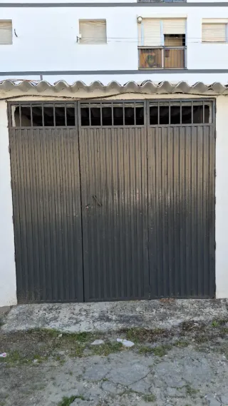 Se alquila local garaje