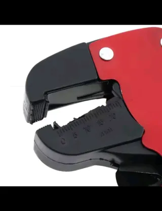 Herramienta Pinza pelacables muy práctica