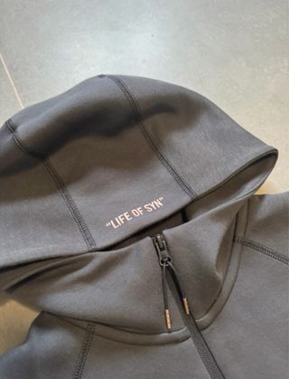 Conjunto Nike Tech Syna World Gris y Negro