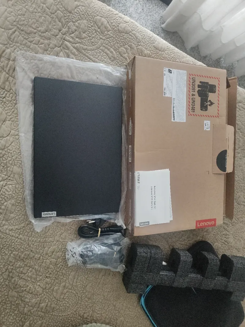 Lenovo V14 Gen 5 i Portátil Nuevo