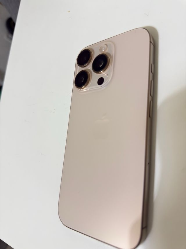 iPhone 16 Pro Dorado