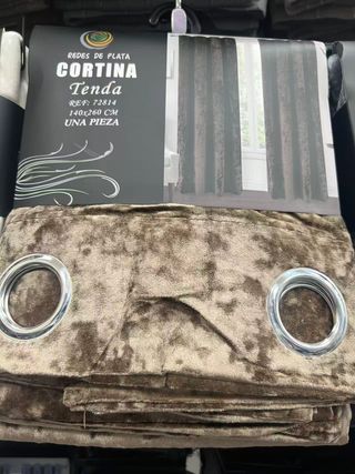 Cortinas de terciopelo rojo forradas