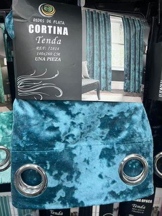 Cortinas de terciopelo rojo forradas