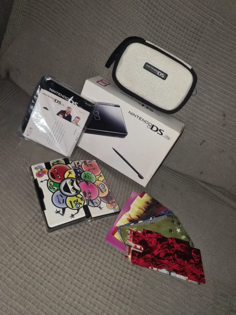 Nintendo DS Lite + Accesorios