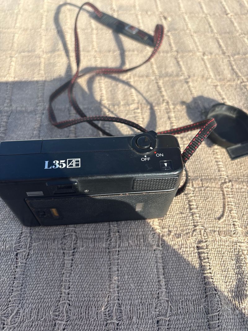 Cámara Nikon Vintage Negra No se si funciona afbeelding 2