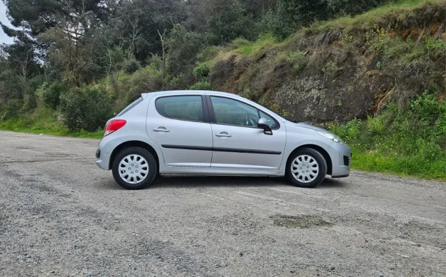 Peugeot 207 VTi Confort 2009