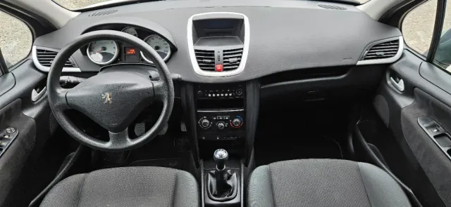 Peugeot 207 VTi Confort 2009