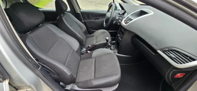 Peugeot 207 VTi Confort 2009