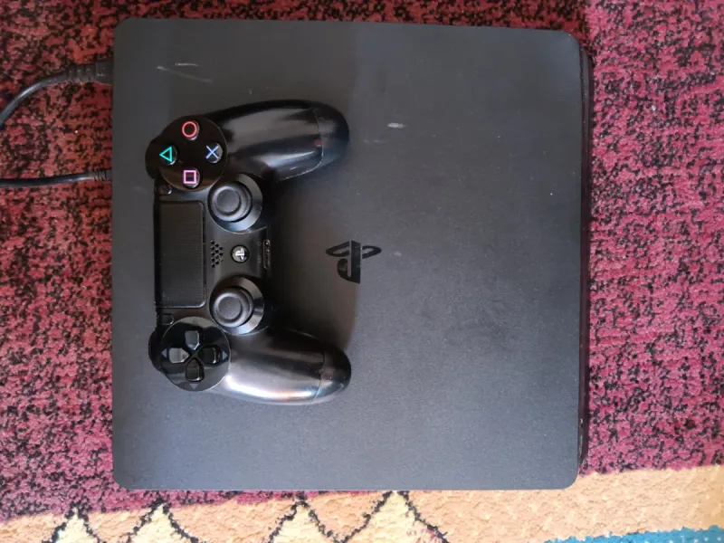 Consola PS4 Negra + Mando
