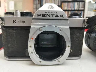 Cámara Pentax K1000 con objetivo 200mm
