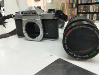 Cámara Pentax K1000 con objetivo 200mm