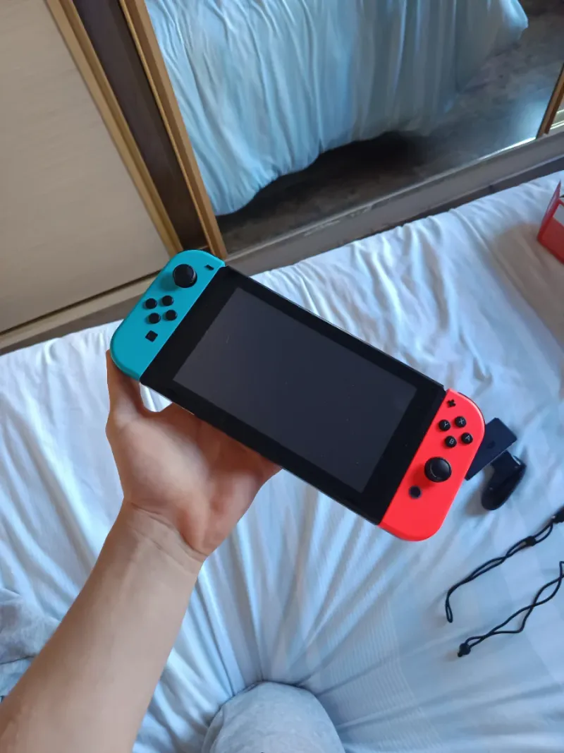 Nintendo Switch Azul/Rojo + Accesorios afbeelding 2
