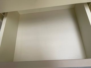 Comodini beige e grigi