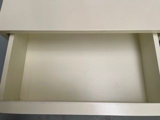 Comodini beige e grigi