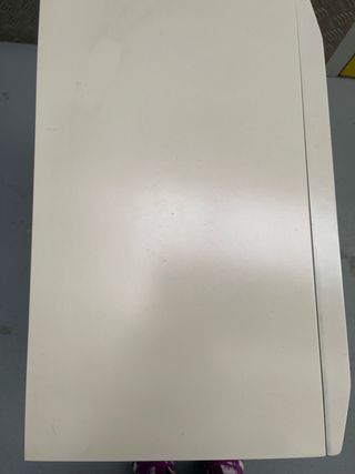 Comodini beige e grigi