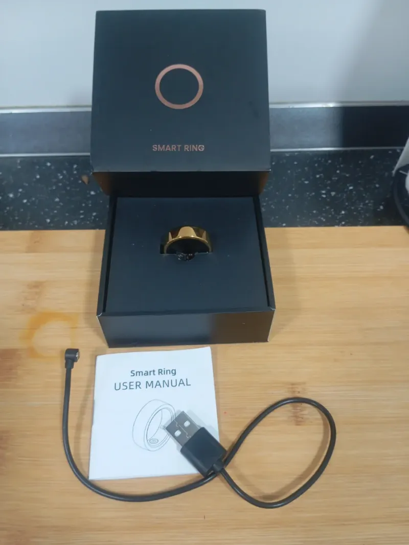 Anillo Inteligente Dorado con Cargador