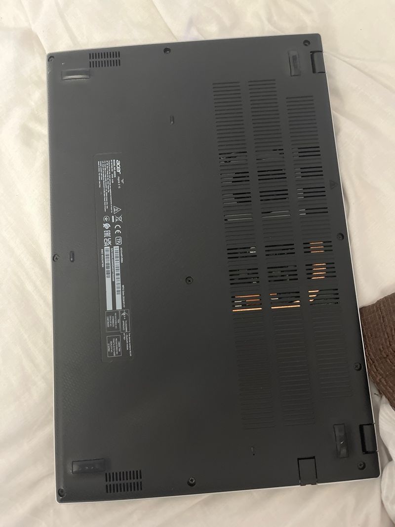 Portátil Acer con dos memorias RAM de 16g cada una afbeelding 6