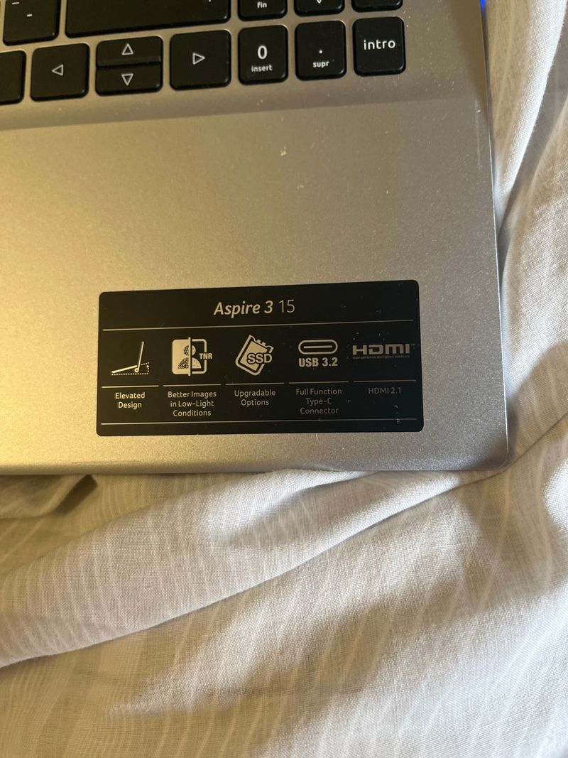 Portátil Acer con dos memorias RAM de 16g cada una afbeelding 8
