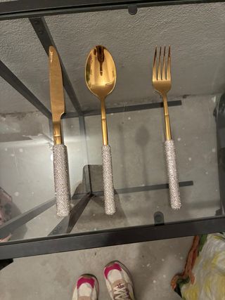 Juego cubiertos oro con brillantes