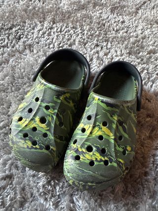 Crocs Camuflaje Verde y Amarillo talla 29/30