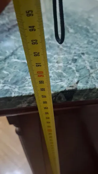 Aparador recibidor madera y mármol.