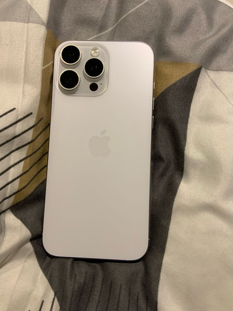 iPhone 16 Pro Max 512GB +crista y cable y funda afbeelding 3