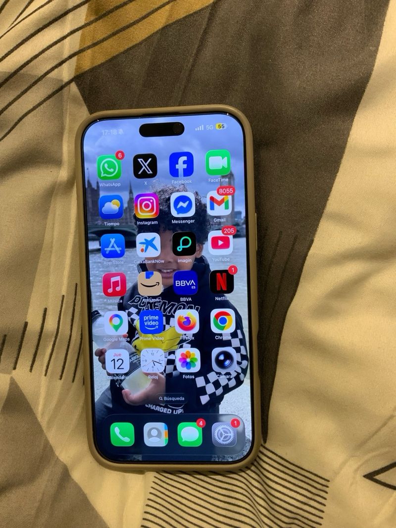 iPhone 16 Pro Max 512GB +crista y cable y funda afbeelding 6