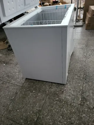 Congelador y frigorífico 300L golpe costado. Func