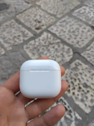 AirPods Apple bianchi