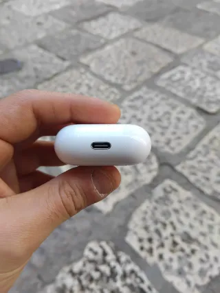 AirPods Apple bianchi