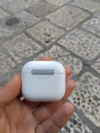 AirPods Apple bianchi