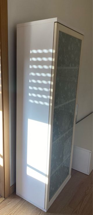 Vitrina de cristal y madera