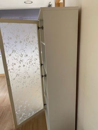 Vitrina de cristal y madera