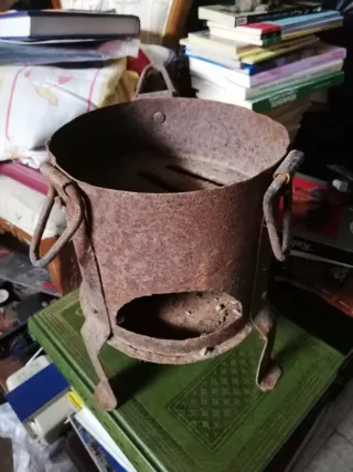 Olla a presión antigua con arnafe