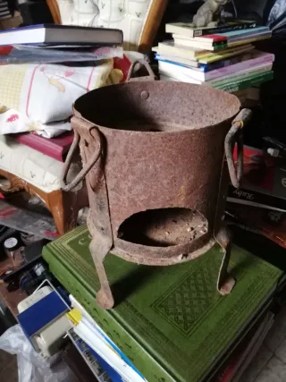 Olla a presión antigua con arnafe