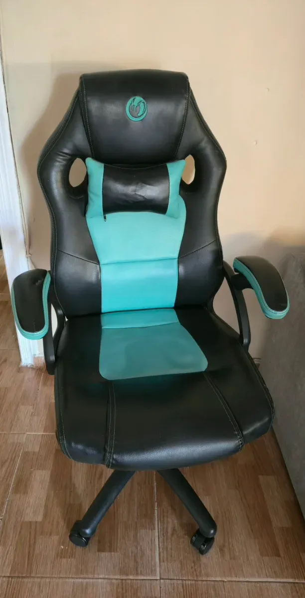 Silla Gamer Nacon Negra y Turquesa