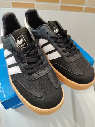 Zapatillas Adidas Negras y Blancas Samba