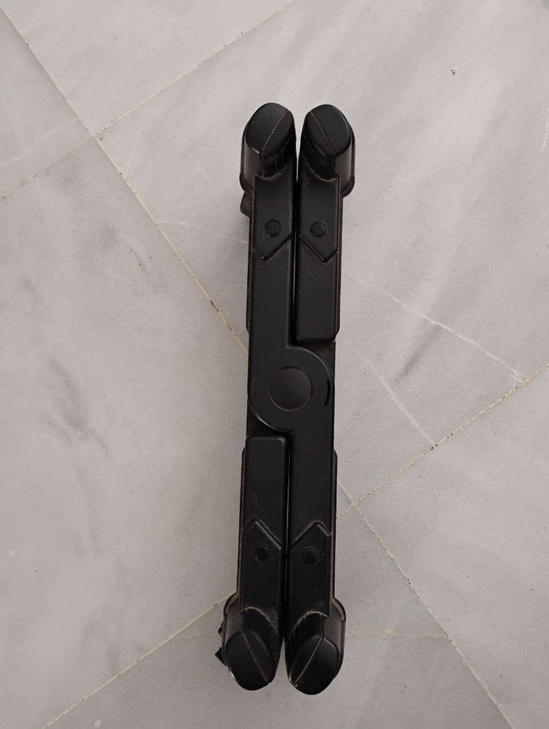 Soporte para PC con ruedas