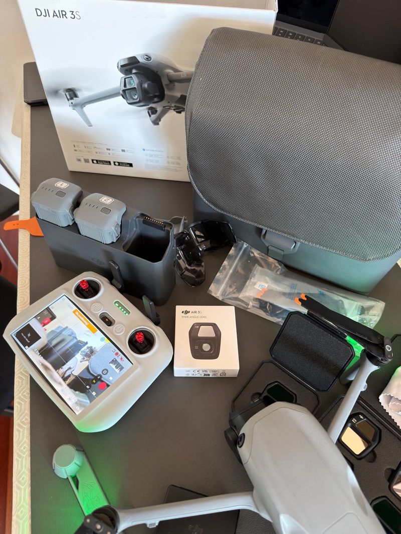 DJI Air 3S Fly More Combo + extras + Care Refresh afbeelding 4