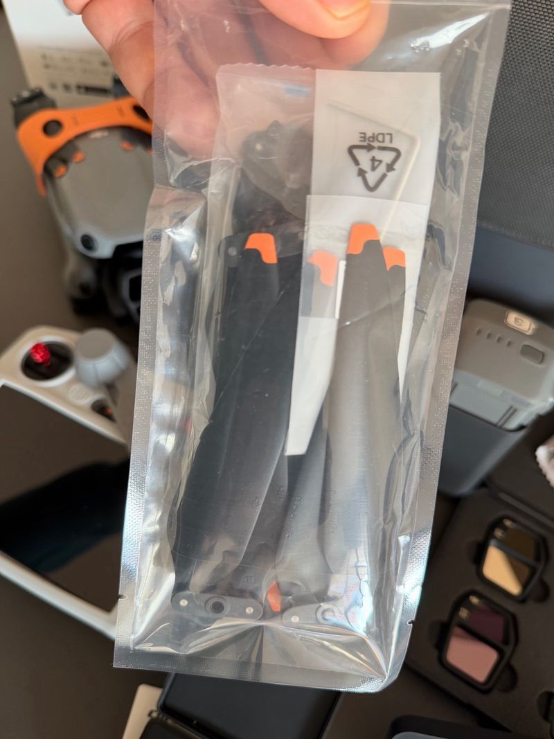 DJI Air 3S Fly More Combo + extras + Care Refresh afbeelding 5