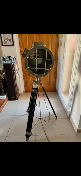 Lámpara Trípode Metálica