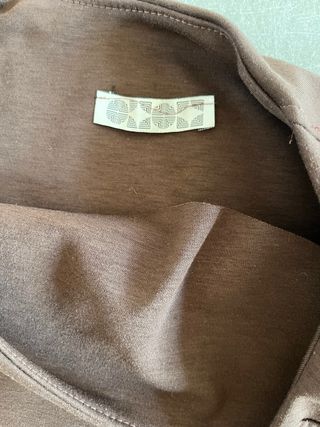 Sudadera marrón con encaje negro