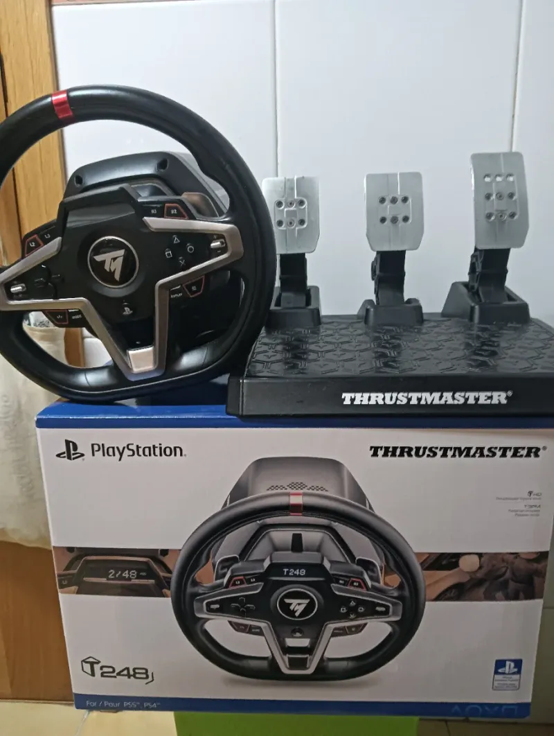 Volante y Pedales Thrustmaster T248
