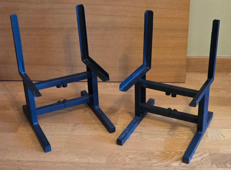 Soportes metálicos ajustables para altavoces (par)