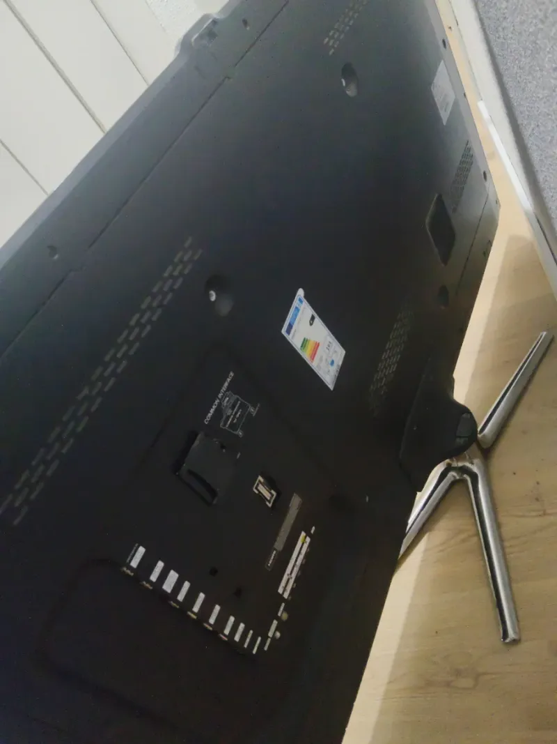 Televisor Samsung Negro Se vende para piezas afbeelding 3