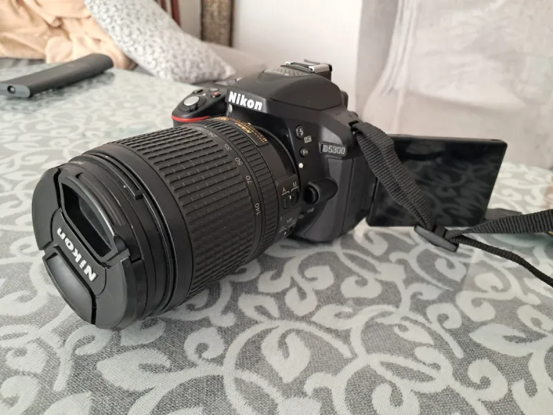 Cámara Nikon D5300 con objetivo afbeelding 3