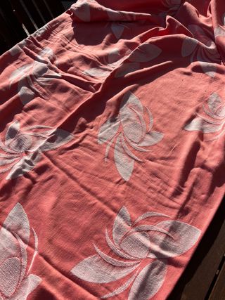 Funda de colchón antigua con estampado floral