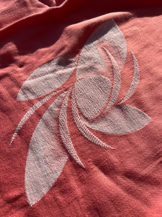 Funda de colchón antigua con estampado floral