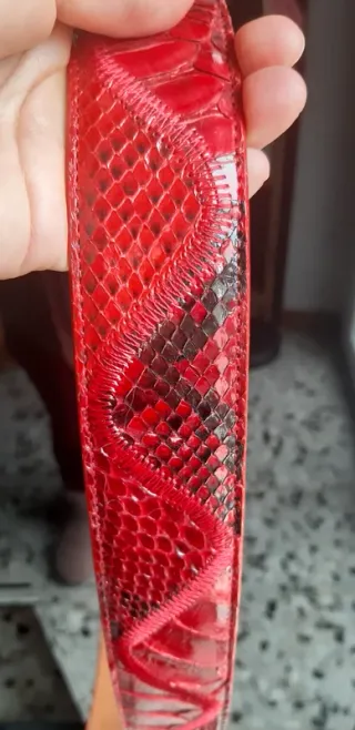 Cintura in pelle rossa pitone