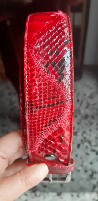 Cintura in pelle rossa pitone